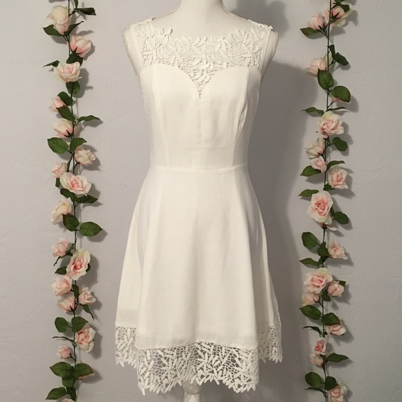 NWOT Stunning White Lace Dress - Picture 1 of 8